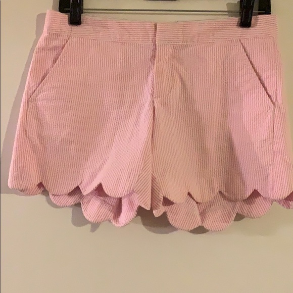 Lilly Pulitzer Pants - Lilly Pulitzer searsucker scalloped shorts